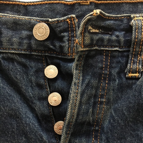 Levi’s Wedgie Fit Shorts - Picture 3 of 3